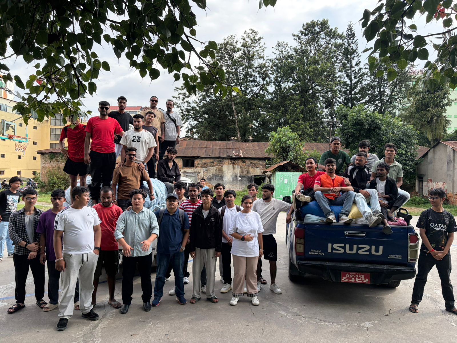 बाढीपीडितको सहारामा अनेरास्ववियु: राहत सामग्रीसहित रसुवातर्फ विद्यार्थी नेताहरूको टोली प्रस्थान